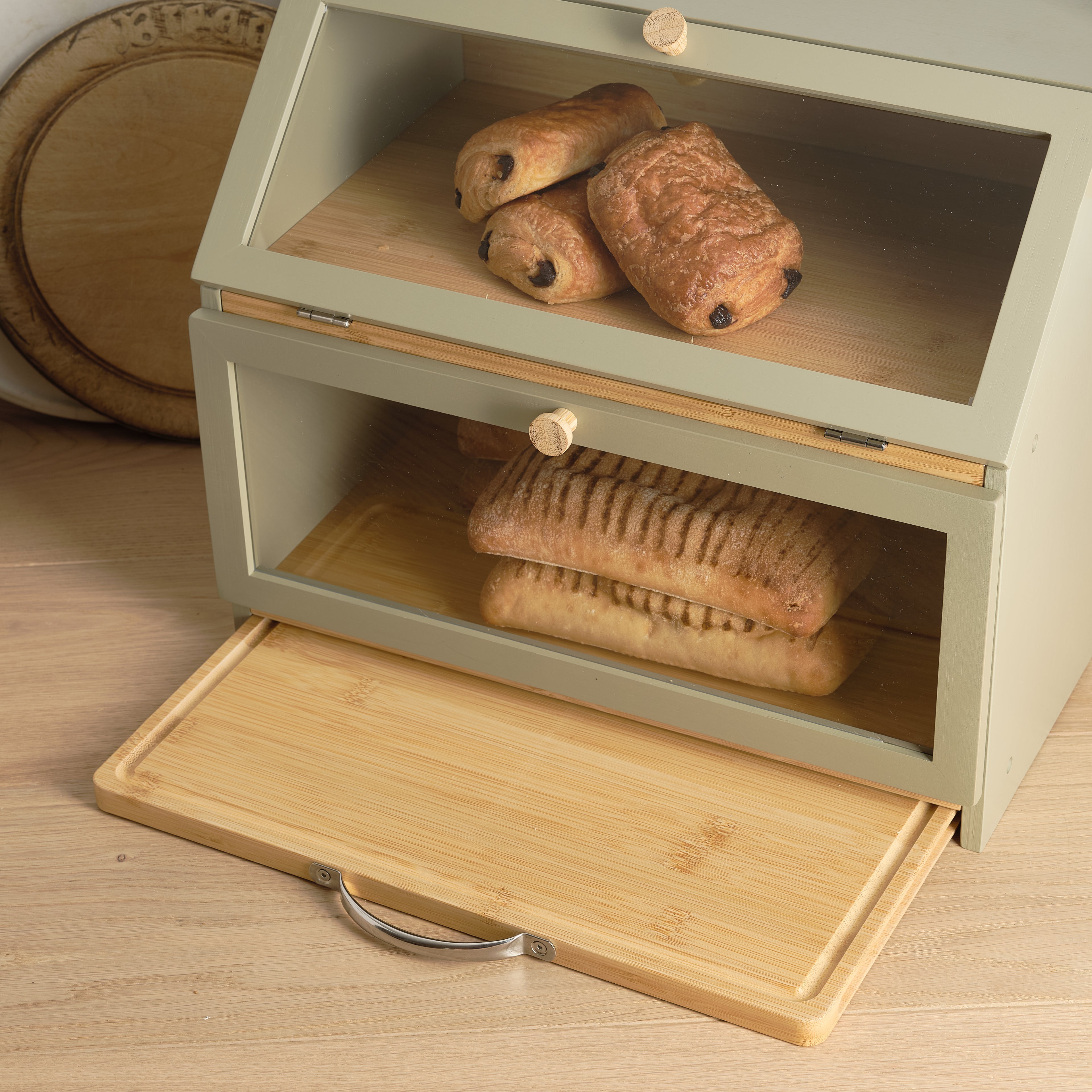 Bread Bin with chopping board